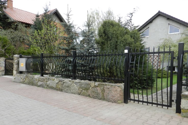 Bramyi płotyWykonujemy płoty i bramy według projektu własnego lub zleconego przez Klienta.